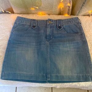 Denim skirt. Womens 8. NWOT.
